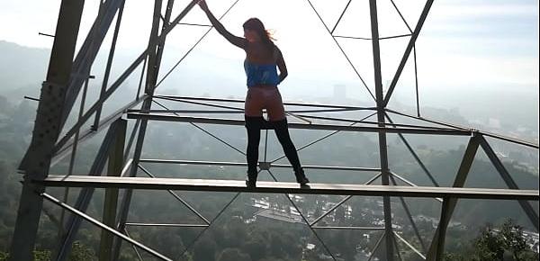  Felicity Feline ass and climbing towers in los angeles
